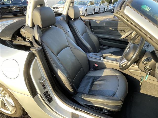 Ｚ４ ２．５ｉ　・純正ナビ・社外マフラー・電動格納ミラー・オートエアコン・オートライト・フォグランプ・ＤＳＣ（横滑り防止装置）・ＨＩＤヘッドライト・レザーシート・電動パワーシート両側（7枚目）