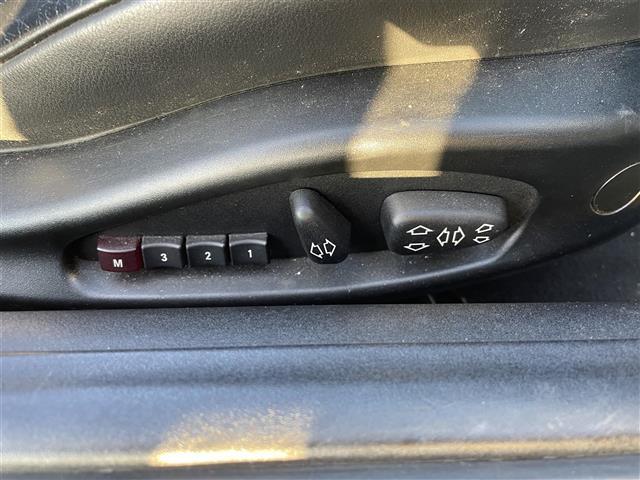 Ｚ４ ２．５ｉ　・純正ナビ・社外マフラー・電動格納ミラー・オートエアコン・オートライト・フォグランプ・ＤＳＣ（横滑り防止装置）・ＨＩＤヘッドライト・レザーシート・電動パワーシート両側（9枚目）