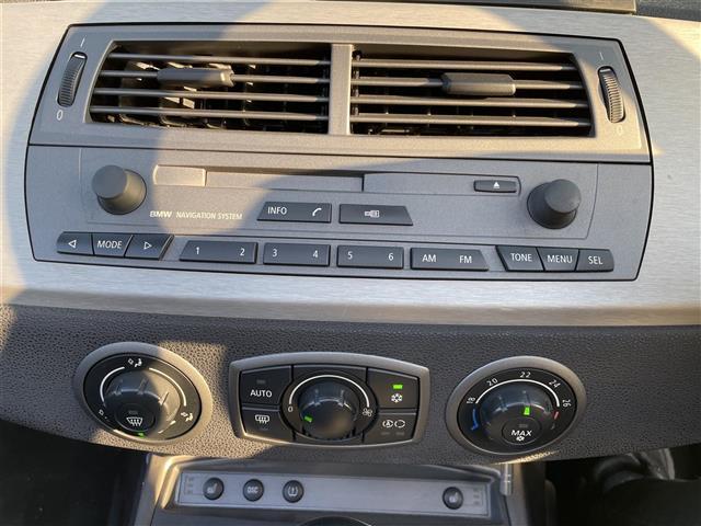 Ｚ４ ２．５ｉ　・純正ナビ・社外マフラー・電動格納ミラー・オートエアコン・オートライト・フォグランプ・ＤＳＣ（横滑り防止装置）・ＨＩＤヘッドライト・レザーシート・電動パワーシート両側（18枚目）