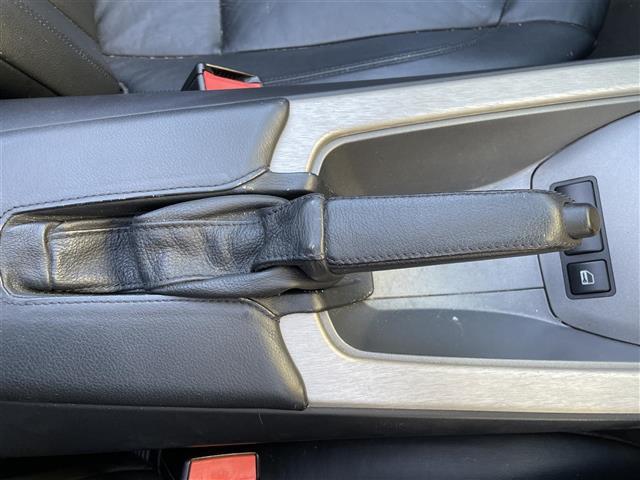 Ｚ４ ２．５ｉ　・純正ナビ・社外マフラー・電動格納ミラー・オートエアコン・オートライト・フォグランプ・ＤＳＣ（横滑り防止装置）・ＨＩＤヘッドライト・レザーシート・電動パワーシート両側（20枚目）