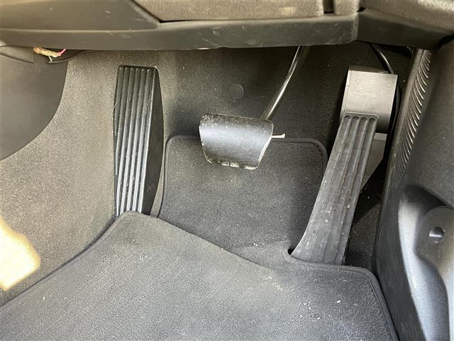 Ｚ４ ２．５ｉ　・純正ナビ・社外マフラー・電動格納ミラー・オートエアコン・オートライト・フォグランプ・ＤＳＣ（横滑り防止装置）・ＨＩＤヘッドライト・レザーシート・電動パワーシート両側（22枚目）