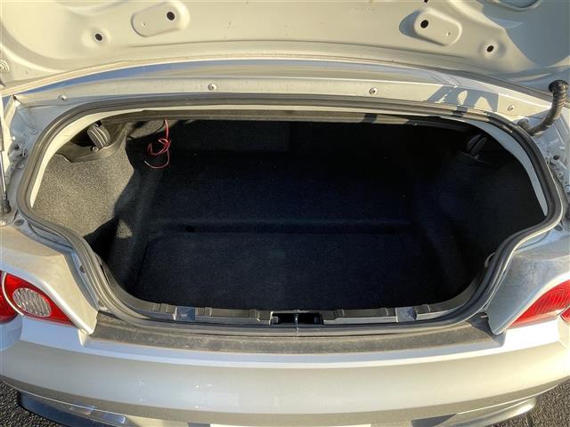 Ｚ４ ２．５ｉ　・純正ナビ・社外マフラー・電動格納ミラー・オートエアコン・オートライト・フォグランプ・ＤＳＣ（横滑り防止装置）・ＨＩＤヘッドライト・レザーシート・電動パワーシート両側（23枚目）