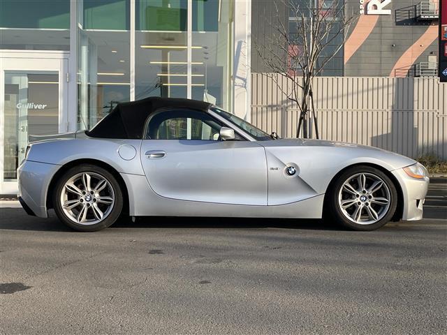 Ｚ４ ２．５ｉ　・純正ナビ・社外マフラー・電動格納ミラー・オートエアコン・オートライト・フォグランプ・ＤＳＣ（横滑り防止装置）・ＨＩＤヘッドライト・レザーシート・電動パワーシート両側（30枚目）