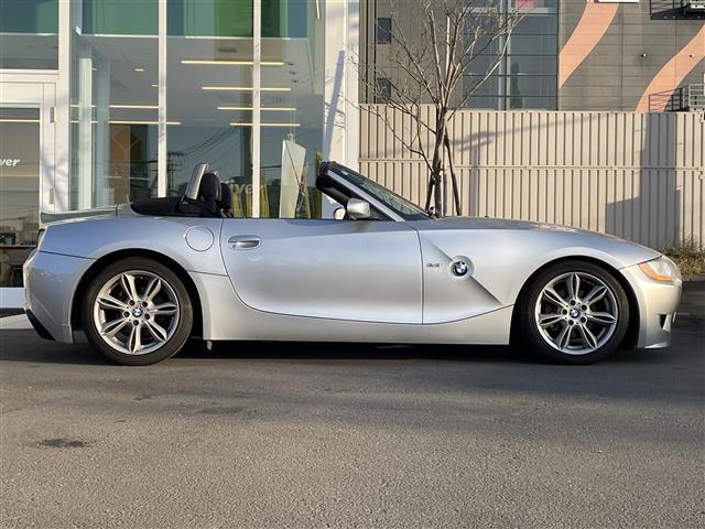 Ｚ４ ２．５ｉ　・純正ナビ・社外マフラー・電動格納ミラー・オートエアコン・オートライト・フォグランプ・ＤＳＣ（横滑り防止装置）・ＨＩＤヘッドライト・レザーシート・電動パワーシート両側（31枚目）