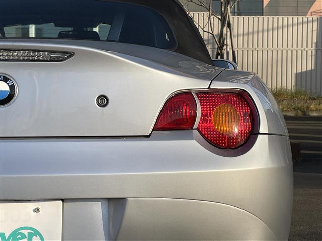 Ｚ４ ２．５ｉ　・純正ナビ・社外マフラー・電動格納ミラー・オートエアコン・オートライト・フォグランプ・ＤＳＣ（横滑り防止装置）・ＨＩＤヘッドライト・レザーシート・電動パワーシート両側（35枚目）