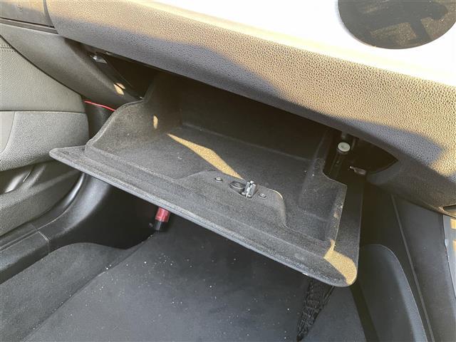 Ｚ４ ２．５ｉ　・純正ナビ・社外マフラー・電動格納ミラー・オートエアコン・オートライト・フォグランプ・ＤＳＣ（横滑り防止装置）・ＨＩＤヘッドライト・レザーシート・電動パワーシート両側（41枚目）