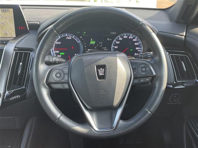 クラウンハイブリッド ＲＳアドバンス　Ｆｏｕｒ　バックカメラ・コーナーセンサー・レーンキープアシスト・レーダークルーズコントロール・パワーシート・ハーフレザーシート・オートエアコン・オートライト・オートリトラミラー・レインセンサーワイパー・ＥＴＣ（5枚目）