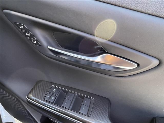 クラウンハイブリッド ＲＳアドバンス　Ｆｏｕｒ　バックカメラ・コーナーセンサー・レーンキープアシスト・レーダークルーズコントロール・パワーシート・ハーフレザーシート・オートエアコン・オートライト・オートリトラミラー・レインセンサーワイパー・ＥＴＣ（11枚目）