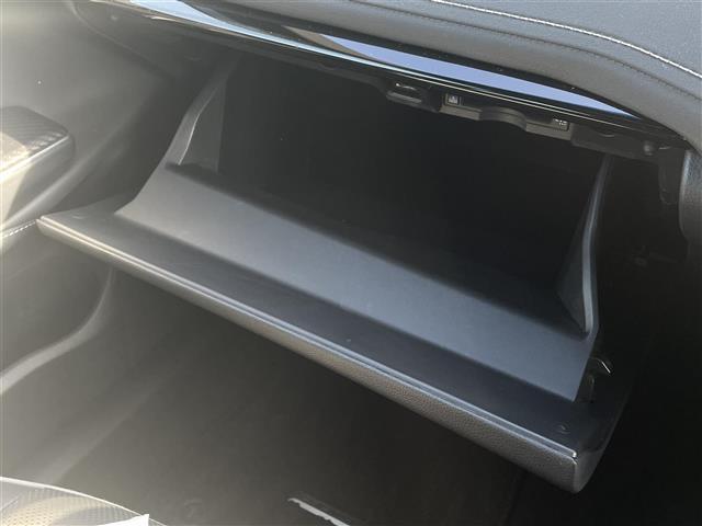 クラウンハイブリッド ＲＳアドバンス　Ｆｏｕｒ　バックカメラ・コーナーセンサー・レーンキープアシスト・レーダークルーズコントロール・パワーシート・ハーフレザーシート・オートエアコン・オートライト・オートリトラミラー・レインセンサーワイパー・ＥＴＣ（13枚目）