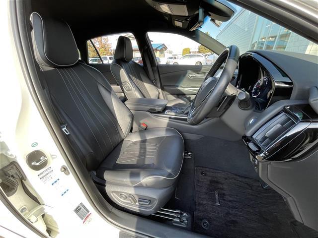 クラウンハイブリッド ＲＳアドバンス　Ｆｏｕｒ　バックカメラ・コーナーセンサー・レーンキープアシスト・レーダークルーズコントロール・パワーシート・ハーフレザーシート・オートエアコン・オートライト・オートリトラミラー・レインセンサーワイパー・ＥＴＣ（14枚目）