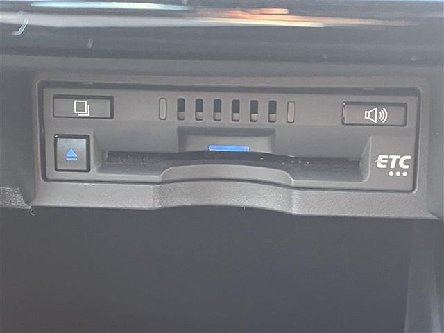 クラウンハイブリッド ＲＳアドバンス　Ｆｏｕｒ　バックカメラ・コーナーセンサー・レーンキープアシスト・レーダークルーズコントロール・パワーシート・ハーフレザーシート・オートエアコン・オートライト・オートリトラミラー・レインセンサーワイパー・ＥＴＣ（25枚目）