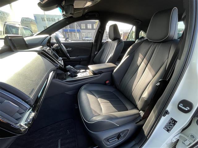 クラウンハイブリッド ＲＳアドバンス　Ｆｏｕｒ　バックカメラ・コーナーセンサー・レーンキープアシスト・レーダークルーズコントロール・パワーシート・ハーフレザーシート・オートエアコン・オートライト・オートリトラミラー・レインセンサーワイパー・ＥＴＣ（30枚目）