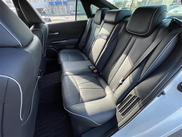 クラウンハイブリッド ＲＳアドバンス　Ｆｏｕｒ　バックカメラ・コーナーセンサー・レーンキープアシスト・レーダークルーズコントロール・パワーシート・ハーフレザーシート・オートエアコン・オートライト・オートリトラミラー・レインセンサーワイパー・ＥＴＣ（31枚目）