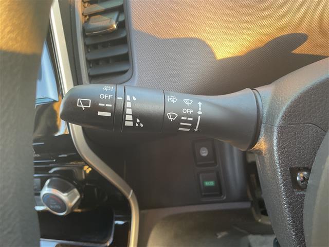 セレナ ＸＶ　両側パワースライドドア・全方位カメラ・バックカメラ・サイドカメラ・フロントカメラ・電動格納ミラー・ブラインドスポットモニター・純正エンジンスターター・オートエアコン・オートライト・ビルトインＥＴＣ（15枚目）