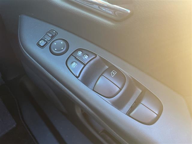 セレナ ＸＶ　両側パワースライドドア・全方位カメラ・バックカメラ・サイドカメラ・フロントカメラ・電動格納ミラー・ブラインドスポットモニター・純正エンジンスターター・オートエアコン・オートライト・ビルトインＥＴＣ（22枚目）