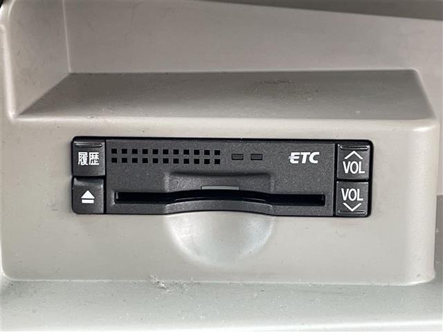 エスティマ G 純正ナビ(CD&DVD&MD)・両側パワースライドドア・バックカメラ・パワーシート(運転席のみ)・3列シート・オットマン・ウォークスルー・ETC・電動格納ミラー・スペアキー・エンジンスターター(25枚目)