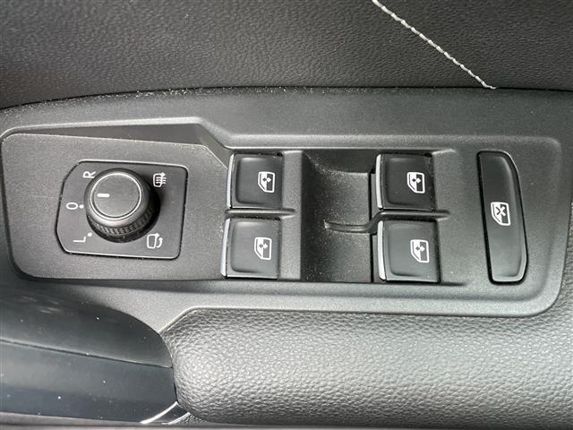 ティグアン TSI Rライン ワンオーナー・純正ナビ・アラウンドビューカメラ・フロントモニタリングシステム・アダプティブクルーズコントロール・ブラインドスポットモニター・LEDオートライト・積込夏タイヤ純正AWセット(24枚目)