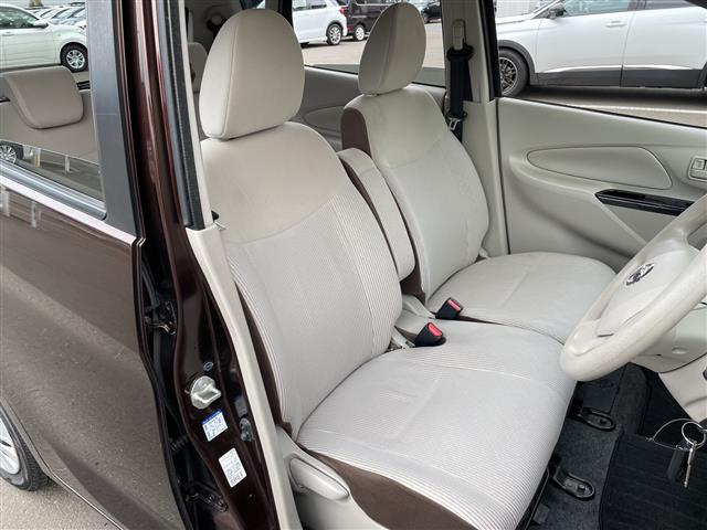 デイズ S 4WD・純正オーディオ・CD/AUX・社外エンジンスターター・シートヒーター・ベンチシート・ヘッドライトレベライザー・アイドリングストップ・電動格納ミラー・純正フロアマット・ドアバイザー(8枚目)
