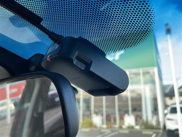 シャトル ハイブリッドＸ　ホンダセンシング　４ＷＤ　純正ＳＤナビ　フルセグＴＶ　バックカメラ　合皮コンビシート　前席シートヒーター　純正エンスタ　パドルシフト　前方ドラレコ　衝突軽減ブレーキ　追従クルコン　ＬＥＤヘッドライト・フォグ　夏冬タイヤ（12枚目）