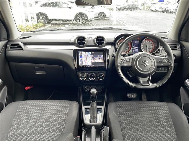 スイフト ハイブリッドＭＬ　４ＷＤ　純正８インチナビ　フルセグＴＶ　全方位モニター　前席シートヒーター　セーフティＰＫＧ　衝突軽減ブレーキ　追従クルコン　レーンキープ　ハイビームアシスト　前方ドラレコ　ＬＥＤライト　夏冬タイヤ有（2枚目）