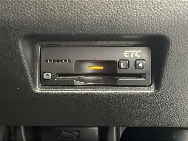 スイフト ハイブリッドＭＬ　４ＷＤ　純正８インチナビ　フルセグＴＶ　全方位モニター　前席シートヒーター　セーフティＰＫＧ　衝突軽減ブレーキ　追従クルコン　レーンキープ　ハイビームアシスト　前方ドラレコ　ＬＥＤライト　夏冬タイヤ有（11枚目）