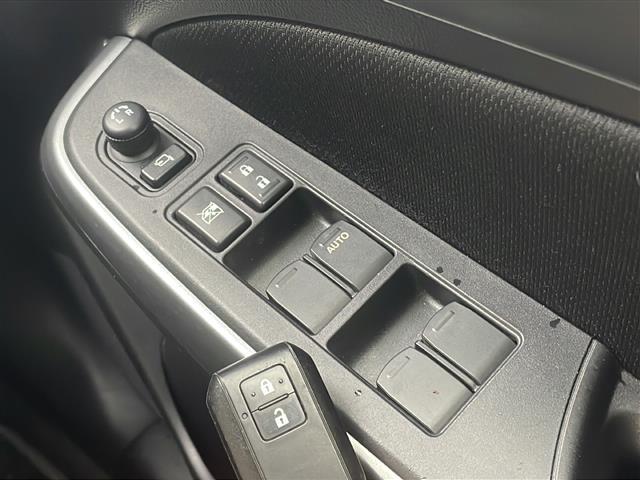 スイフト ハイブリッドＭＬ　４ＷＤ　純正８インチナビ　フルセグＴＶ　全方位モニター　前席シートヒーター　セーフティＰＫＧ　衝突軽減ブレーキ　追従クルコン　レーンキープ　ハイビームアシスト　前方ドラレコ　ＬＥＤライト　夏冬タイヤ有（12枚目）