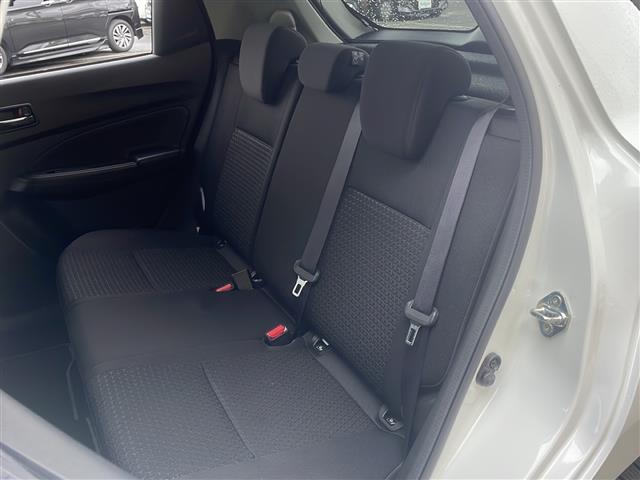 スイフト ハイブリッドＭＬ　４ＷＤ　純正８インチナビ　フルセグＴＶ　全方位モニター　前席シートヒーター　セーフティＰＫＧ　衝突軽減ブレーキ　追従クルコン　レーンキープ　ハイビームアシスト　前方ドラレコ　ＬＥＤライト　夏冬タイヤ有（25枚目）