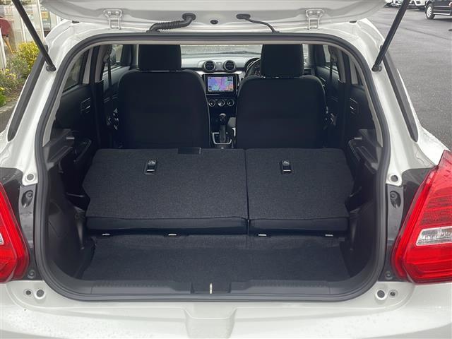 スイフト ハイブリッドＭＬ　４ＷＤ　純正８インチナビ　フルセグＴＶ　全方位モニター　前席シートヒーター　セーフティＰＫＧ　衝突軽減ブレーキ　追従クルコン　レーンキープ　ハイビームアシスト　前方ドラレコ　ＬＥＤライト　夏冬タイヤ有（30枚目）