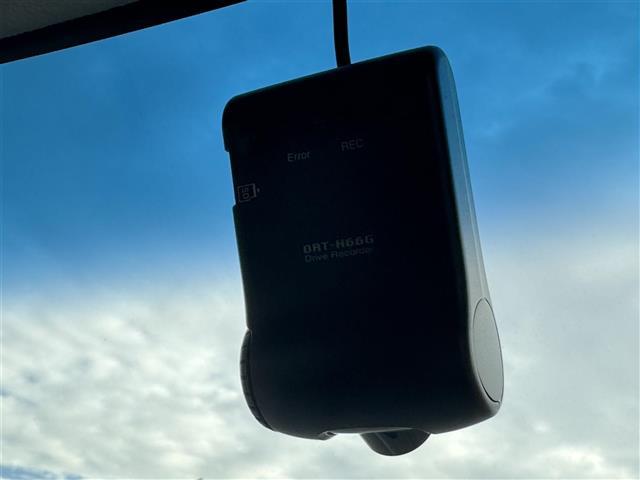 タント カスタムＲＳ　トップエディションＳＡＩＩ　ターボ　純正ＳＤナビ・フルセグＴＶ　バックカメラ　両側パワースライドドア　衝突軽減ブレーキ　横滑り防止装置　合皮コンビシート　純正ドライブレコーダー　ＥＴＣ　ＬＥＤヘッドライト　ＬＥＤフォグランプ（11枚目）
