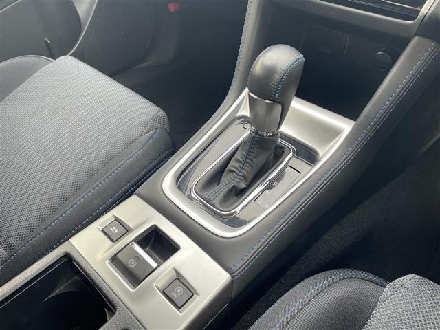 レヴォーグ １．６ＧＴ－Ｓアイサイト　４ＷＤ　メモリナビ　フルセグ　バックカメラ　前席パワーシート　ＥＴＣ　衝突軽減ブレーキ　アクティブレーンキープ　追従クルーズコントロール　ＬＥＤヘッドライト　フォグランプ　純正１８インチＡＷ（8枚目）