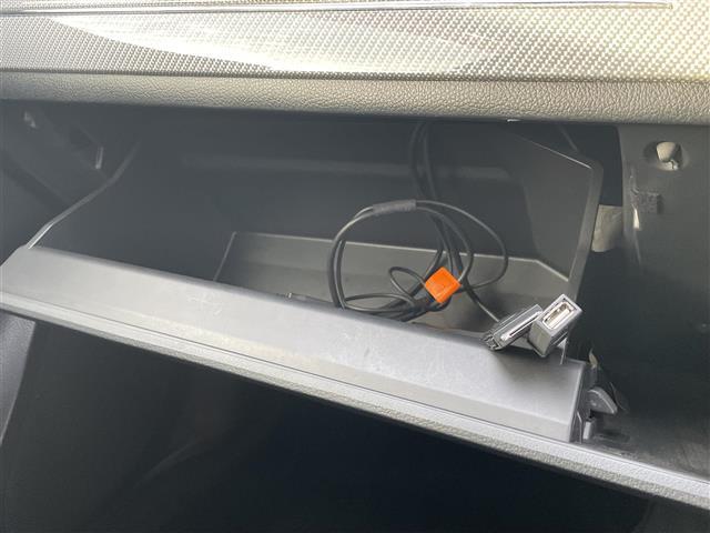 レヴォーグ １．６ＧＴ－Ｓアイサイト　４ＷＤ　メモリナビ　フルセグ　バックカメラ　前席パワーシート　ＥＴＣ　衝突軽減ブレーキ　アクティブレーンキープ　追従クルーズコントロール　ＬＥＤヘッドライト　フォグランプ　純正１８インチＡＷ（16枚目）