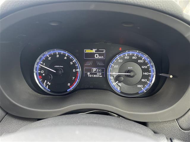 レヴォーグ １．６ＧＴ－Ｓアイサイト　４ＷＤ　メモリナビ　フルセグ　バックカメラ　前席パワーシート　ＥＴＣ　衝突軽減ブレーキ　アクティブレーンキープ　追従クルーズコントロール　ＬＥＤヘッドライト　フォグランプ　純正１８インチＡＷ（17枚目）