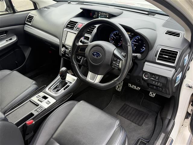 レヴォーグ １．６ＧＴ－Ｓアイサイト　アドバンスドセイフティパッケージ　４ＷＤ　純正ナビ　フルセグ　サイドバックカメラ　黒革シート　前席パワーシート・シートヒーター　ビルトインＥＴＣ　ＬＥＤヘッドライト　純正１８ＡＷ　ＳＴｉアンダーエアロ（19枚目）