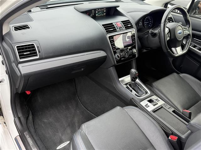 レヴォーグ １．６ＧＴ－Ｓアイサイト　アドバンスドセイフティパッケージ　４ＷＤ　純正ナビ　フルセグ　サイドバックカメラ　黒革シート　前席パワーシート・シートヒーター　ビルトインＥＴＣ　ＬＥＤヘッドライト　純正１８ＡＷ　ＳＴｉアンダーエアロ（21枚目）