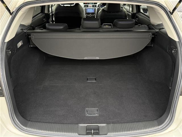 レヴォーグ １．６ＧＴ－Ｓアイサイト　アドバンスドセイフティパッケージ　４ＷＤ　純正ナビ　フルセグ　サイドバックカメラ　黒革シート　前席パワーシート・シートヒーター　ビルトインＥＴＣ　ＬＥＤヘッドライト　純正１８ＡＷ　ＳＴｉアンダーエアロ（27枚目）