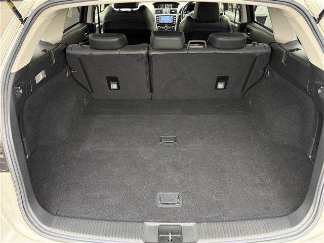 レヴォーグ １．６ＧＴ－Ｓアイサイト　アドバンスドセイフティパッケージ　４ＷＤ　純正ナビ　フルセグ　サイドバックカメラ　黒革シート　前席パワーシート・シートヒーター　ビルトインＥＴＣ　ＬＥＤヘッドライト　純正１８ＡＷ　ＳＴｉアンダーエアロ（28枚目）