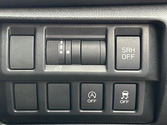 インプレッサスポーツ １．６ｉ－Ｌアイサイト　４ＷＤ　社外メモリナビ　ワンセグ　バックカメラ　前後ドライブレコーダー　スマートキー　ＥＴＣ　衝突軽減ブレーキ　追従クルーズコントロール　アクティブレーンキープ　ＬＥＤライト　フォグ　純正１６ＡＷ（8枚目）