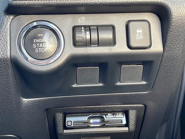 レヴォーグ １．６ＧＴ－Ｓアイサイト　４ＷＤ　純正ＳＤナビ　フルセグＴＶ　バックカメラ　前席パワーシート　ＥＴＣ　パドルシフト　衝突軽減ブレーキ　追従クルコン　アクティブレーンキープ　前方ドラレコ　ＨＩＤライト　フォグ　社外１７ＡＷ（8枚目）