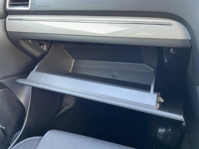 レヴォーグ １．６ＧＴ－Ｓアイサイト　４ＷＤ　純正ＳＤナビ　フルセグＴＶ　バックカメラ　前席パワーシート　ＥＴＣ　パドルシフト　衝突軽減ブレーキ　追従クルコン　アクティブレーンキープ　前方ドラレコ　ＨＩＤライト　フォグ　社外１７ＡＷ（10枚目）