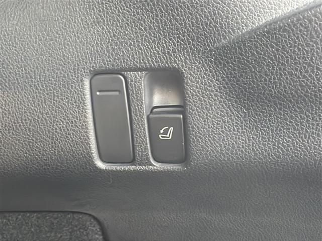 レヴォーグ １．６ＧＴ－Ｓアイサイト　４ＷＤ　純正ＳＤナビ　フルセグＴＶ　バックカメラ　前席パワーシート　ＥＴＣ　パドルシフト　衝突軽減ブレーキ　追従クルコン　アクティブレーンキープ　前方ドラレコ　ＨＩＤライト　フォグ　社外１７ＡＷ（29枚目）