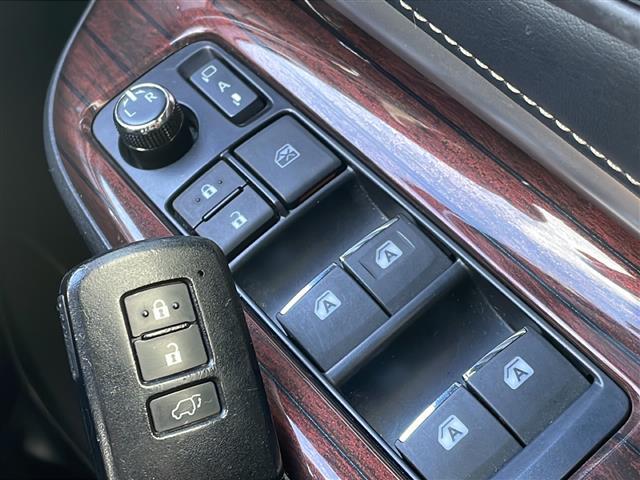 ハリアー プレミアム　４ＷＤ　ＪＢＬプレミアムサウンド　メーカーナビ　フルセグ　バックカメラ　合皮コンビシート　運転席パワーシート　パワーバックドア　クルーズコントロール　レーンディパーチャーアラート　オートハイビーム（12枚目）