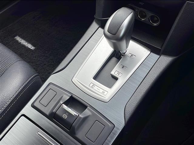 レガシィツーリングワゴン ２．５ｉアイサイト　Ｓパッケージ　４ＷＤ　純正ナビ　フルセグ　バックカメラ　合皮コンビシート　前席パワーシート　パドルシフト　衝突軽減ブレーキ　追従クルーズコントロール　レーンキープ　ビルトインＥＴＣ　ＨＩＤライト　純正１８ＡＷ（7枚目）