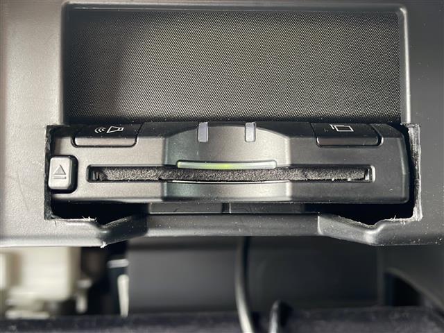 レガシィツーリングワゴン ２．５ｉアイサイト　Ｓパッケージ　４ＷＤ　純正ナビ　フルセグ　バックカメラ　合皮コンビシート　前席パワーシート　パドルシフト　衝突軽減ブレーキ　追従クルーズコントロール　レーンキープ　ビルトインＥＴＣ　ＨＩＤライト　純正１８ＡＷ（11枚目）