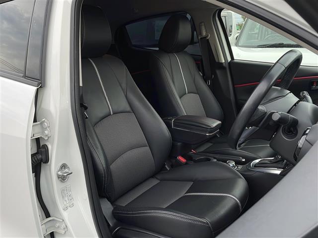 デミオ ＸＤブラックレザーリミテッド　４ＷＤ　セーフティパッケージ　純正ナビ　フルセグ　ハーフレザーシート　前席シートヒーター　ヘッドアップディスプレイ　衝突軽減ブレーキ　クルコン　ＢＳＭ　ハイビームコントロール　社外車高調・マフラー（21枚目）