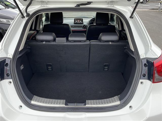 デミオ ＸＤブラックレザーリミテッド　４ＷＤ　セーフティパッケージ　純正ナビ　フルセグ　ハーフレザーシート　前席シートヒーター　ヘッドアップディスプレイ　衝突軽減ブレーキ　クルコン　ＢＳＭ　ハイビームコントロール　社外車高調・マフラー（26枚目）