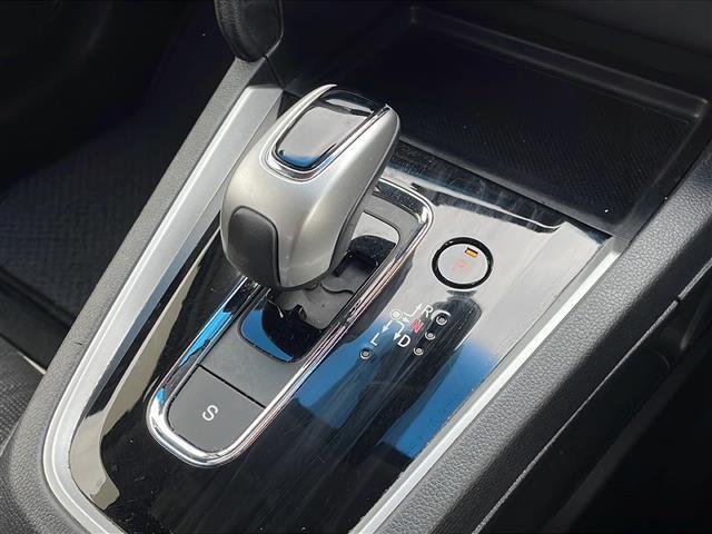 シャトル ハイブリッド　ホンダセンシング　４ＷＤ　社外メモリナビ　Ｂｌｕｅｔｏｏｔｈ　バックカメラ　レーダークルーズコントロール　ホンダセンシング　誤発進抑制機能　車線維持支援システム　衝突軽減ブレーキ　ワイパーデアイサー　ＥＴＣ　トノカバー（8枚目）
