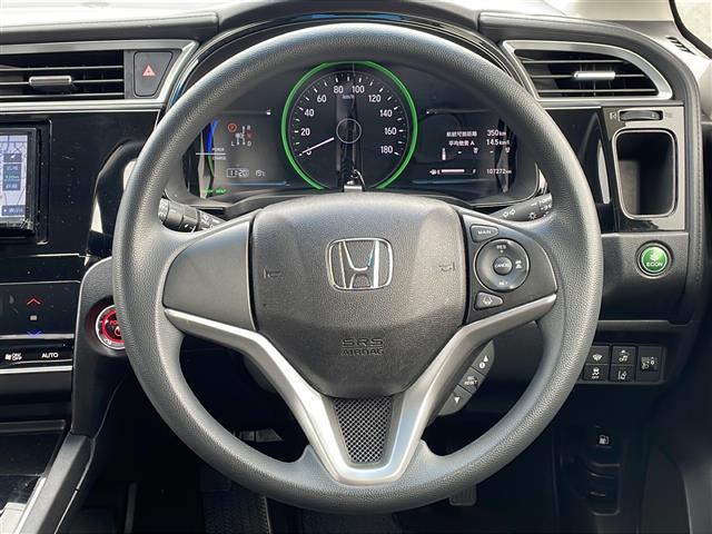 シャトル ハイブリッド　ホンダセンシング　４ＷＤ　社外メモリナビ　Ｂｌｕｅｔｏｏｔｈ　バックカメラ　レーダークルーズコントロール　ホンダセンシング　誤発進抑制機能　車線維持支援システム　衝突軽減ブレーキ　ワイパーデアイサー　ＥＴＣ　トノカバー（13枚目）