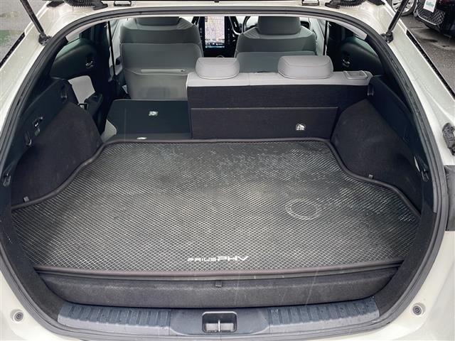 プリウスＰＨＶ Ａナビパッケージ　寒冷地仕様　Ｔコネクトナビ　フルセグ　パノラミックビューモニター　運転席パワーシート　前席シートヒーター　ハンドルヒーター　ヘッドアップディスプレイ　セーフティセンス　ＴＲＤフロントスポイラー（29枚目）