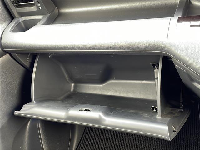 ステップワゴンスパーダ Ｚ　４ＷＤ　純正９インチナビ　フルセグＴＶ　バックカメラ　両側パワースライドドア　クルーズコントロール　ワイパーデアイサー　前後ドライブレコーダー　純正エンジンスターター　ビルトインＥＴＣ　ＨＩＤライト（15枚目）