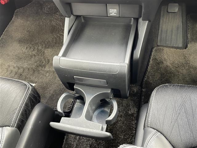 オデッセイ アブソルート　４ＷＤ　純正メモリナビ　フルセグ　バックカメラ　ハーフレザーシート　左パワースライドドア　あんしんパッケージ　衝突軽減ブレーキ　クルーズコントロール　純正エンジンスターター　ＬＥＤライト　純正１７ＡＷ（8枚目）